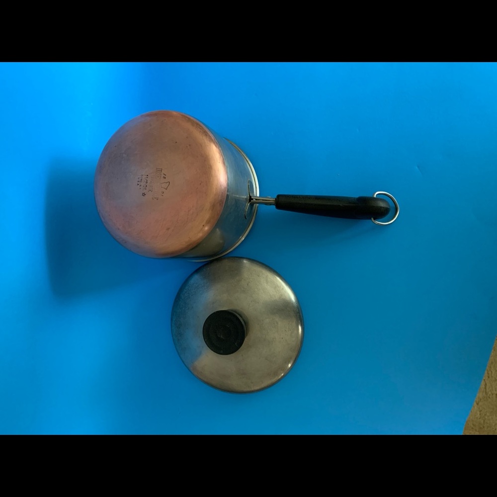 Revere ware 1.5 qt copper bottom pan & lid.